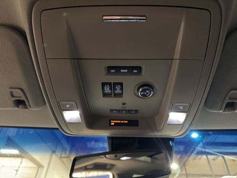 Used 2015 Chevrolet Suburban LTZ image 31