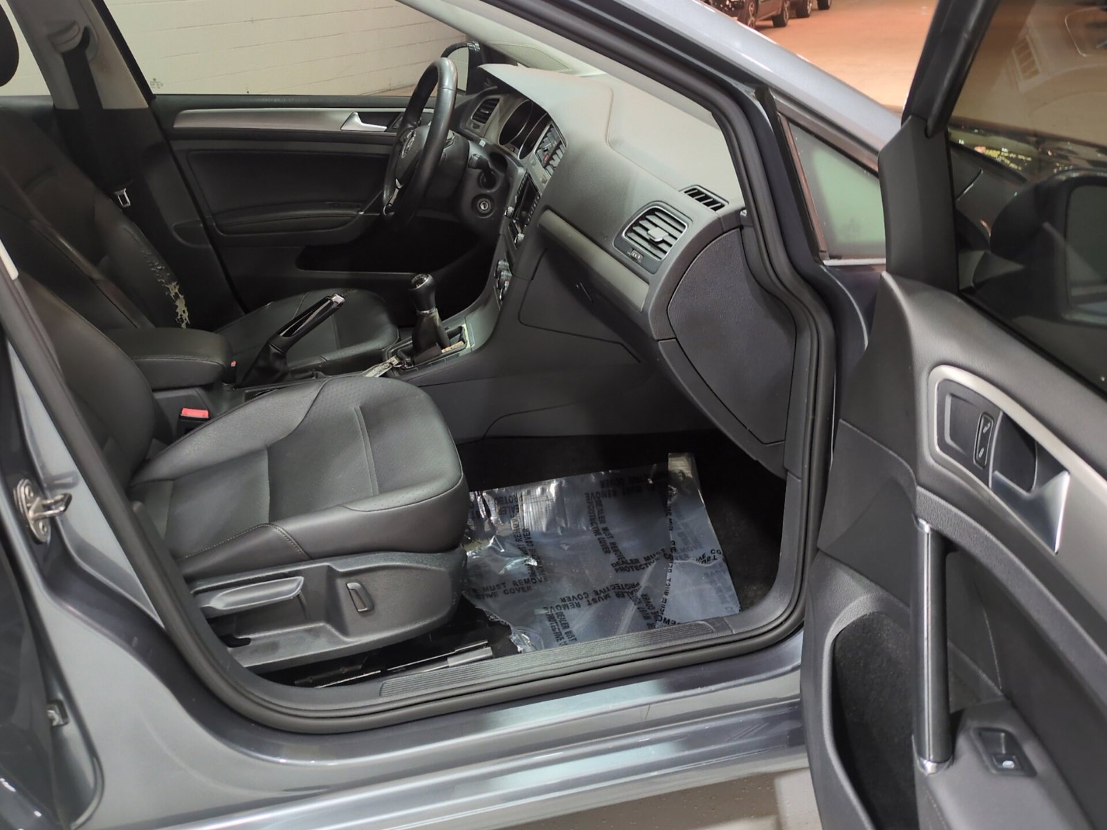 Used 2015 Volkswagen Golf TDI S FWD image 9
