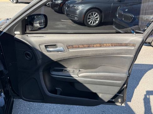 Used 2014 Chrysler 300 C RWD image 37