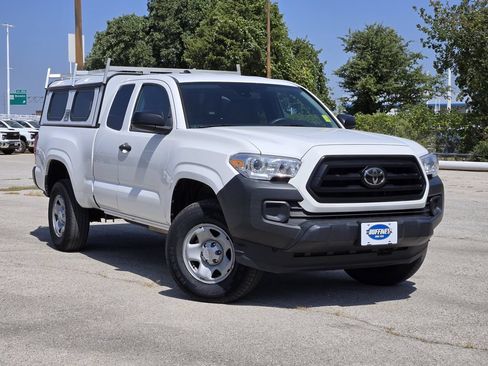 Used 2022 Toyota Tacoma SR RWD image 2