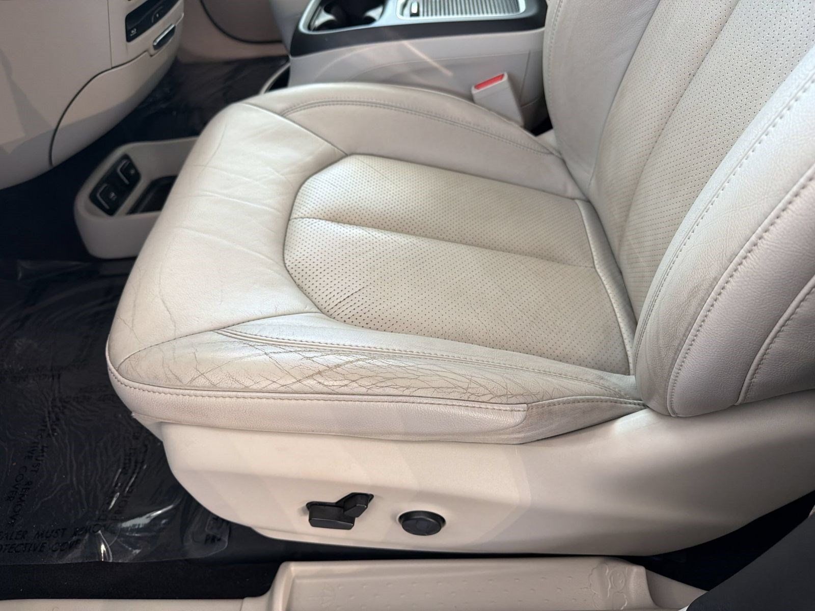 Used 2021 Chrysler Pacifica Touring-L w/ Uconnect Theater Family Group FWD image 15