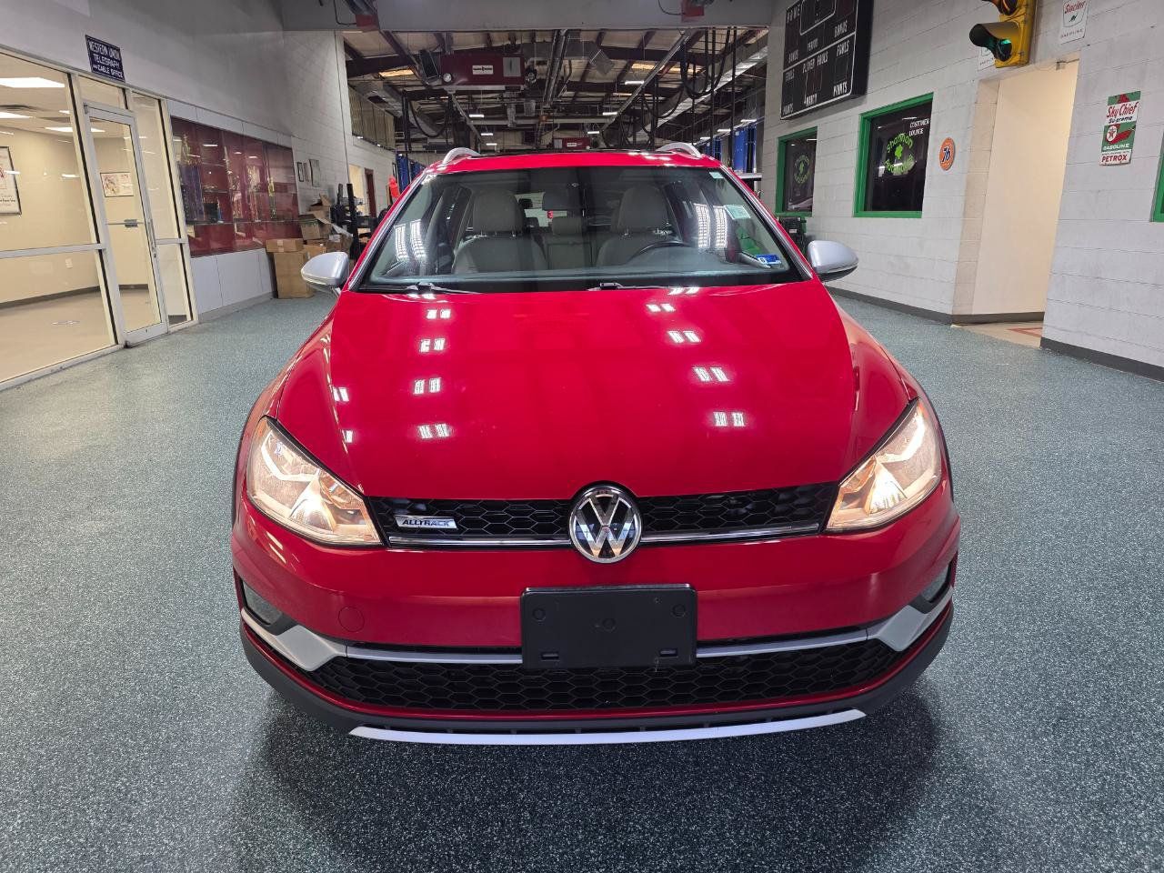 Used 2017 Volkswagen Golf Alltrack SE AWD/4WD image 3