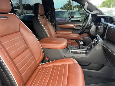Used 2025 GMC Sierra 1500 Denali Ultimate image 9