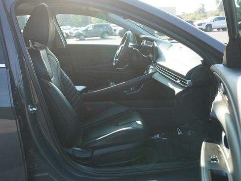 Used 2024 Hyundai Elantra Limited FWD image 11
