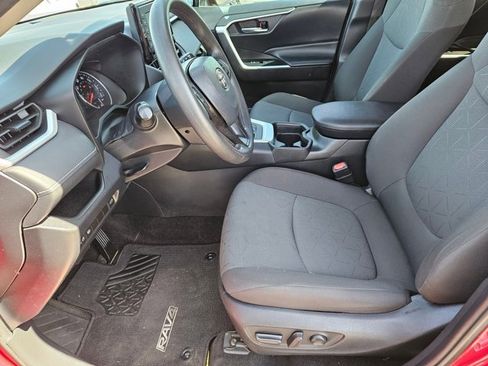 Used 2021 Toyota RAV4 XLE w/ Convenience Package FWD image 20
