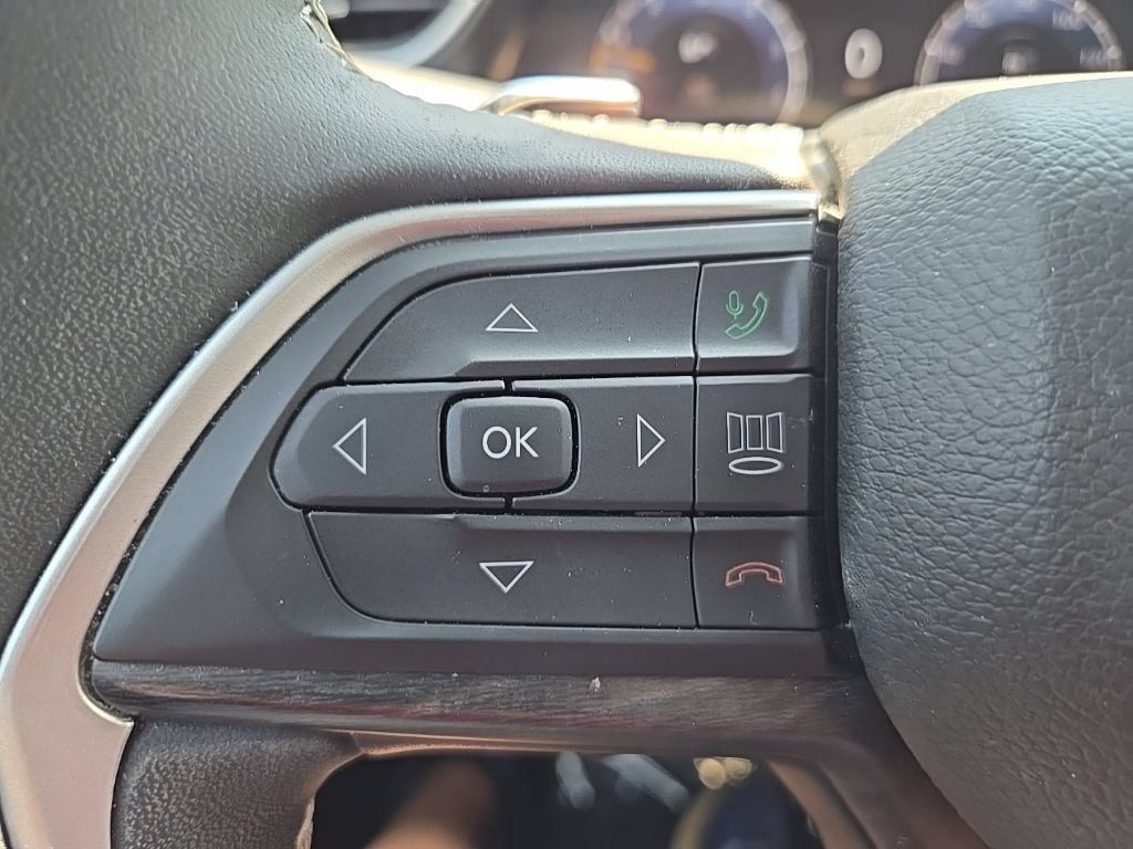 Used 2023 Jeep Grand Cherokee Limited AWD/4WD image 26