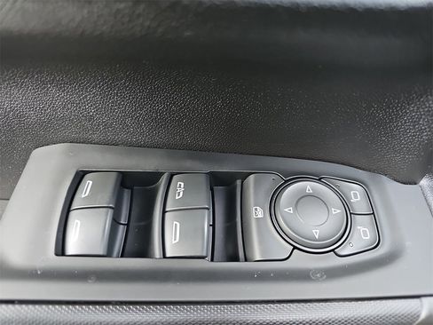 Certified 2023 Chevrolet Silverado 1500 Custom image 24