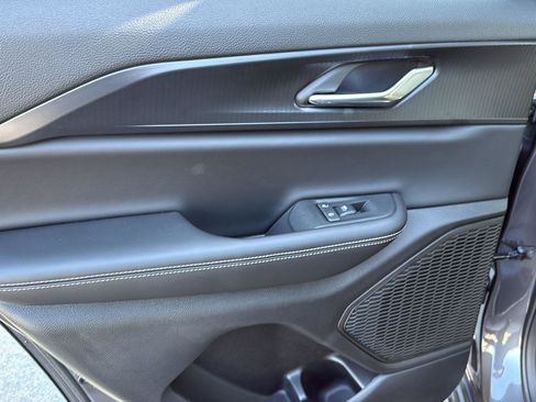 New 2025 Jeep Grand Cherokee Altitude image 24