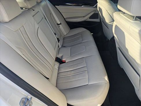 Used 2021 BMW M550i xDrive w/ Premium Package image 17