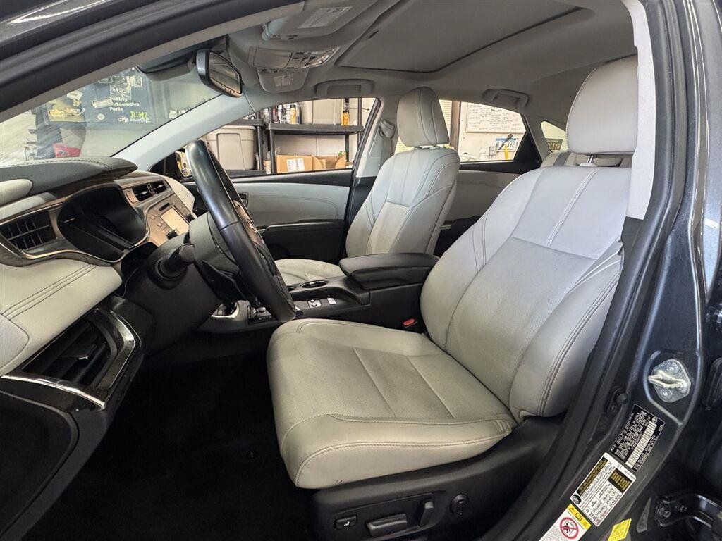 Used 2018 Toyota Avalon Limited FWD image 4