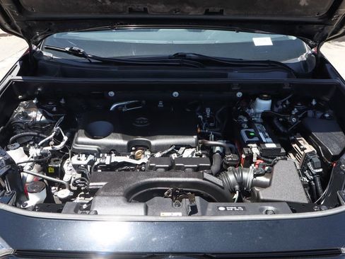 Used 2021 Toyota RAV4 LE AWD/4WD image 11