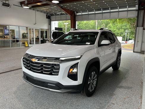 New 2026 Chevrolet Equinox LT FWD image 4