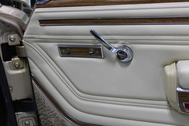 Used 1989 Jeep Grand Wagoneer AWD/4WD image 54