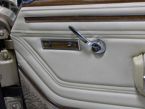 Used 1989 Jeep Grand Wagoneer image 54