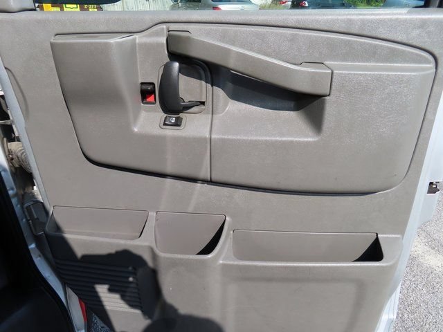 Used 2017 Chevrolet Express 2500 RWD image 32