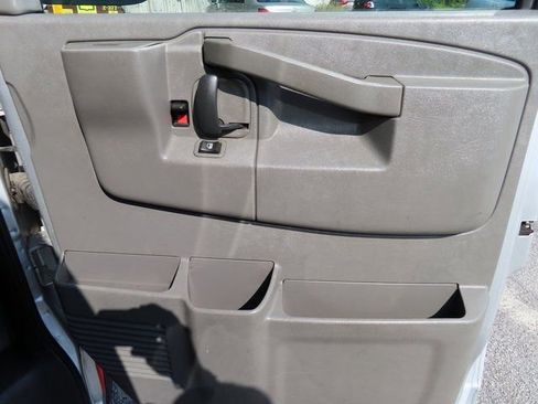 Used 2017 Chevrolet Express 2500 image 32