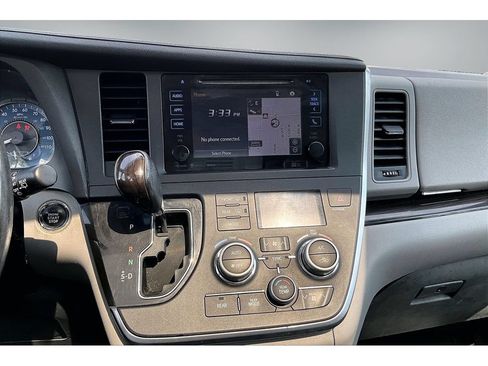 Used 2017 Toyota Sienna XLE w/ XLE Navigation Package AWD/4WD image 9