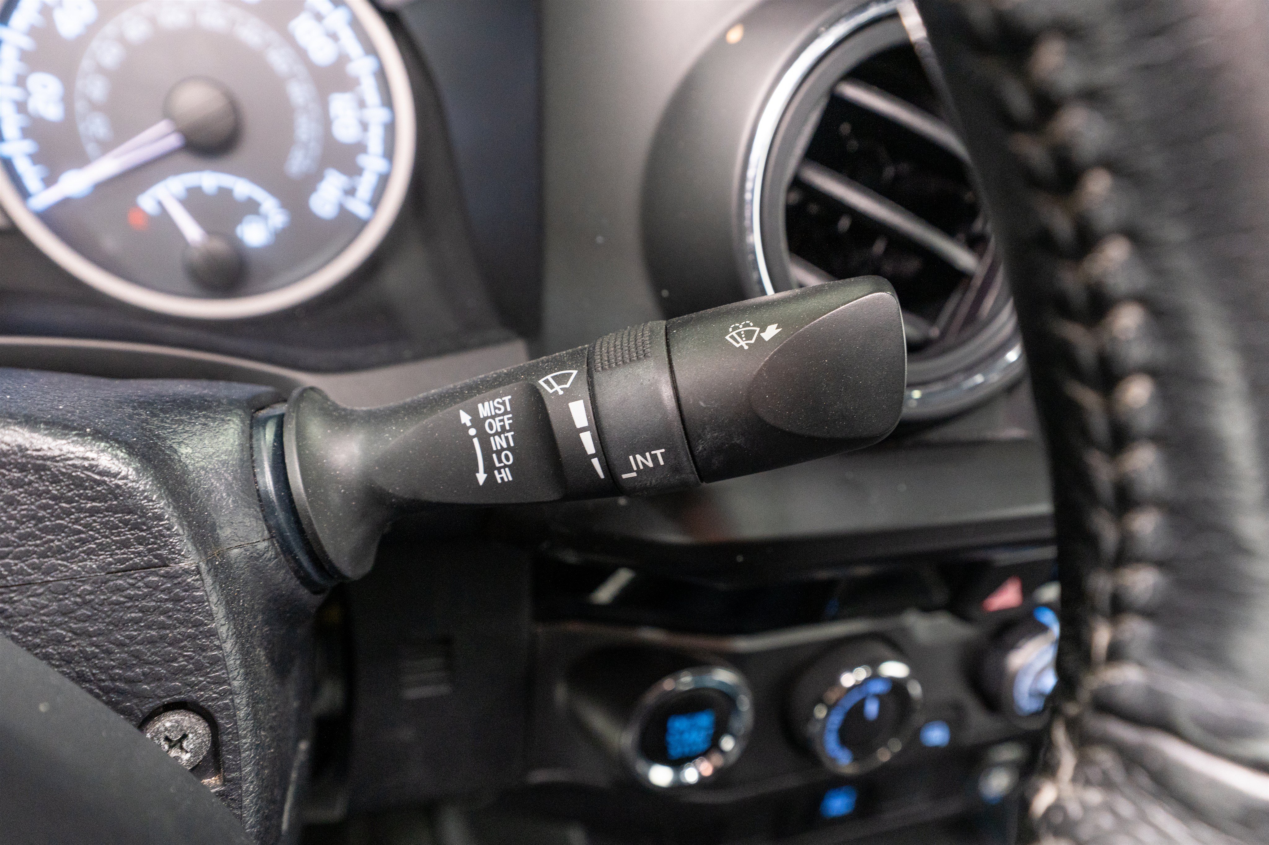 Used 2018 Toyota Tacoma TRD Off-Road AWD/4WD image 29