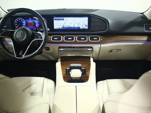 Used 2025 Mercedes-Benz GLE 350 4MATIC image 4