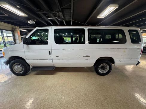 Used 2006 Ford E-350 and Econoline 350 XL RWD image 4