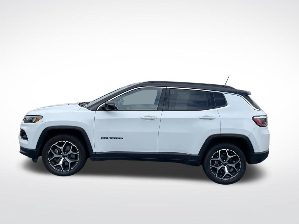 Used 2025 Jeep Compass Limited AWD/4WD image 2