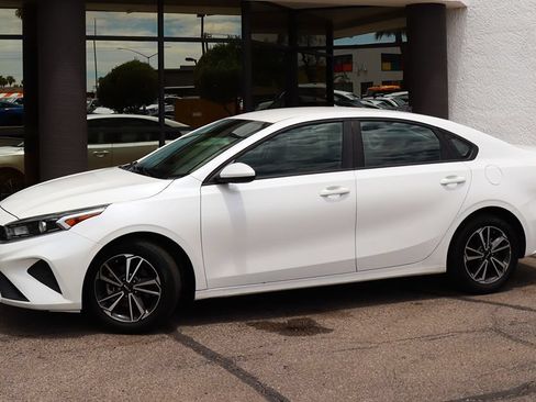 Used 2022 Kia Forte LXS FWD image 4