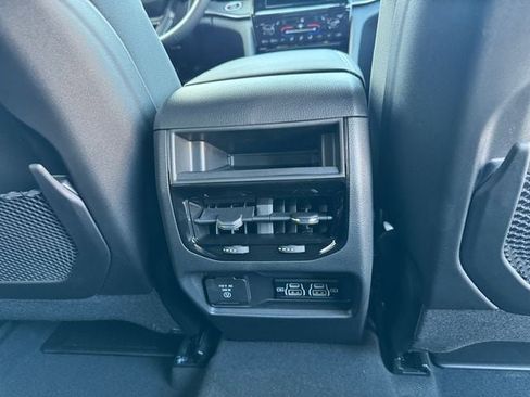 New 2025 Jeep Grand Cherokee Laredo X w/ Luxury Tech Group I AWD/4WD image 33