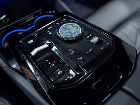 Used 2026 BMW i5 eDrive40 w/ M Sport Package AWD/4WD image 19