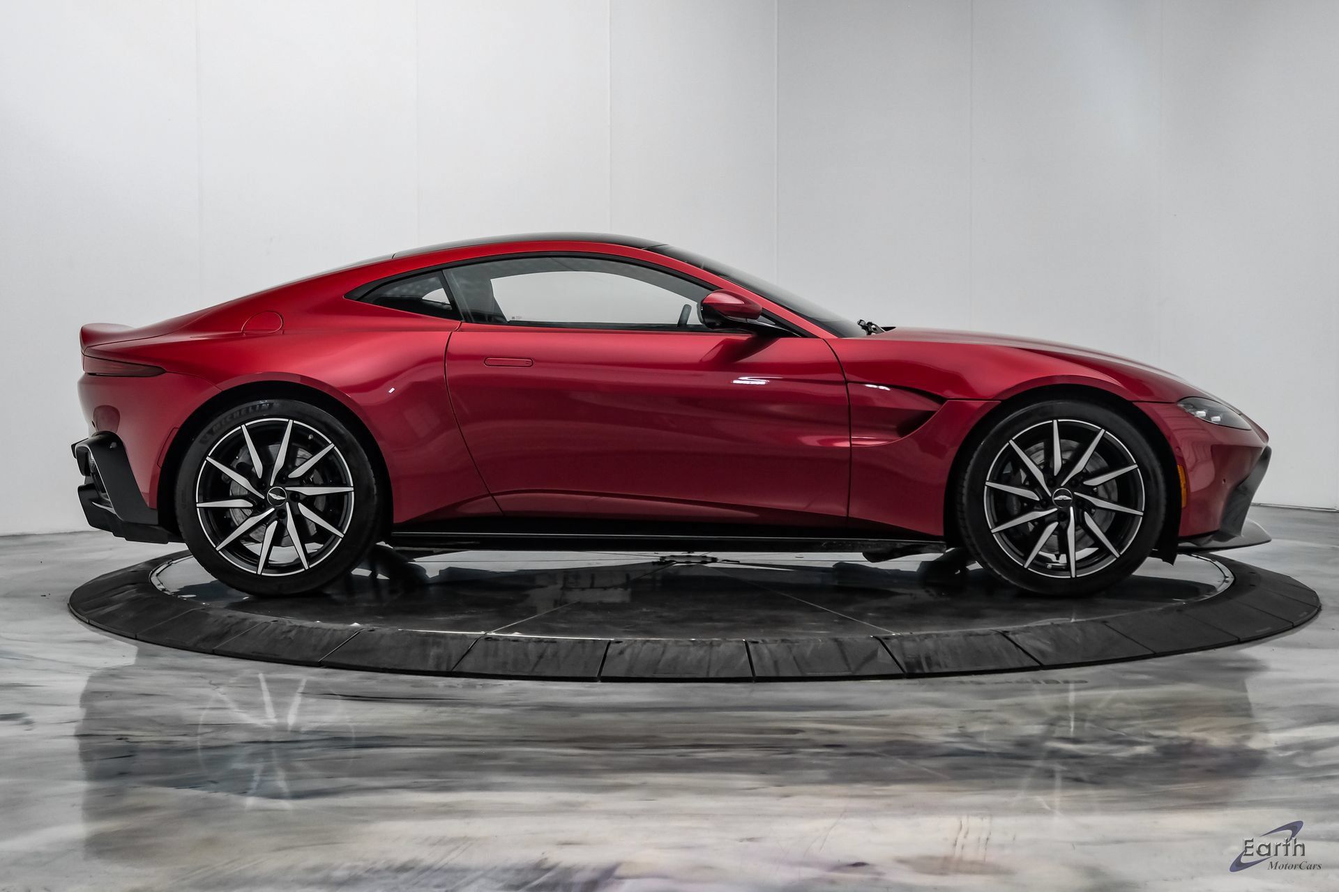 Used 2019 Aston Martin V8 Vantage Coupe RWD image 24