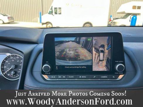 Used 2025 Nissan Rogue SV image 11