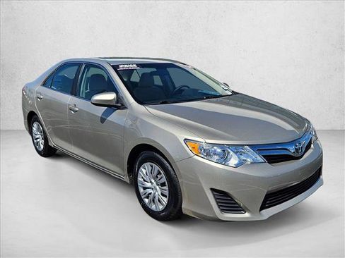 Used 2014 Toyota Camry LE FWD image 3