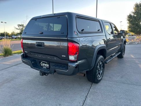 Used 2016 Toyota Tacoma TRD Off-Road w/ Premium & Technology Package AWD/4WD image 9