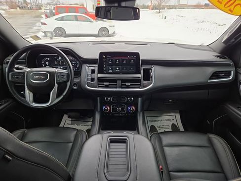 Used 2023 GMC Yukon SLT image 3