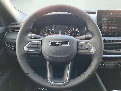 New 2026 Jeep Compass Latitude w/ Sun and Sound Group AWD/4WD image 18