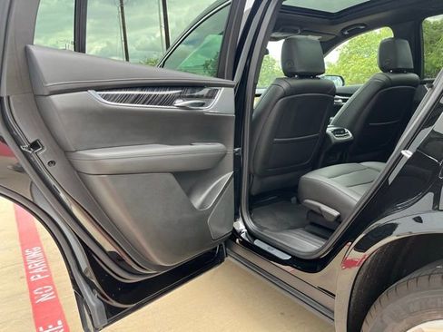 Certified 2025 Cadillac XT6 Premium Luxury image 26