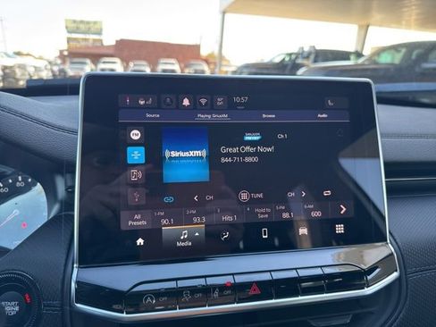 New 2026 Jeep Compass Latitude image 18