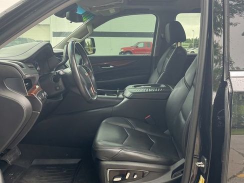 Used 2017 Cadillac Escalade Luxury AWD/4WD image 5