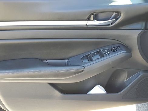 Used 2022 Nissan Altima 2.5 SV FWD image 22