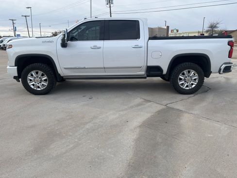 Used 2024 Chevrolet Silverado 2500 High Country w/ Technology Package image 4