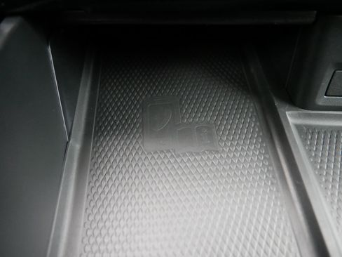 Certified 2024 Volkswagen Atlas SEL Premium R-Line image 32