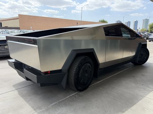Used 2025 Tesla Cybertruck AWD Crew Cab image 4