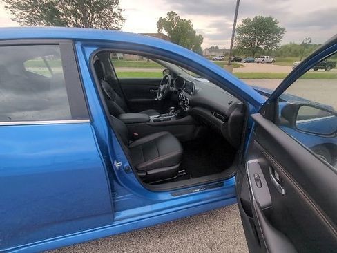 Used 2025 Nissan Sentra SR w/ SR Premium Package FWD image 3