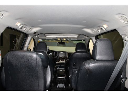 Used 2017 Toyota Sienna SE image 21