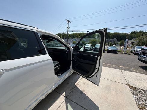 Used 2023 Jeep Grand Cherokee Overland AWD/4WD image 55