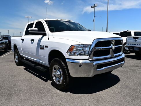 Used 2018 RAM 3500 Tradesman w/ Chrome Appearance Group AWD/4WD image 2