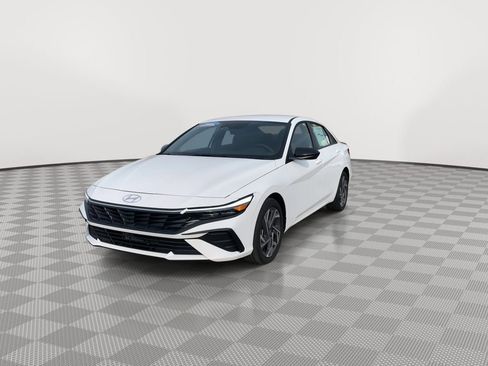 New 2025 Hyundai Elantra SEL image 7