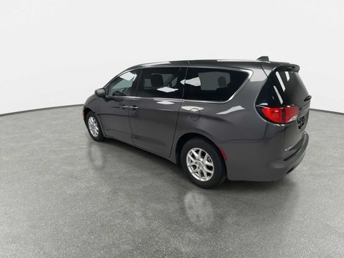 Used 2021 Chrysler Voyager LX FWD image 6