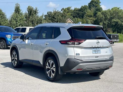 Used 2021 Nissan Rogue SV w/ Premium Package FWD image 5