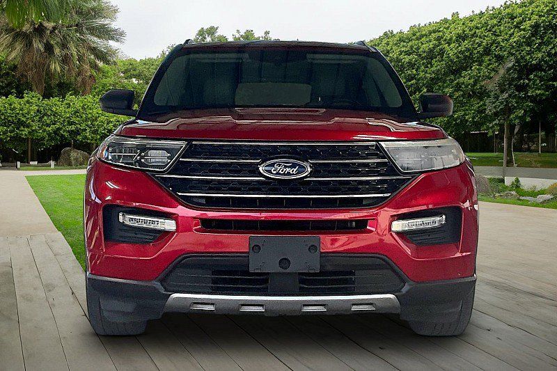 Used 2021 Ford Explorer XLT w/ Equipment Group 202A RWD image 2
