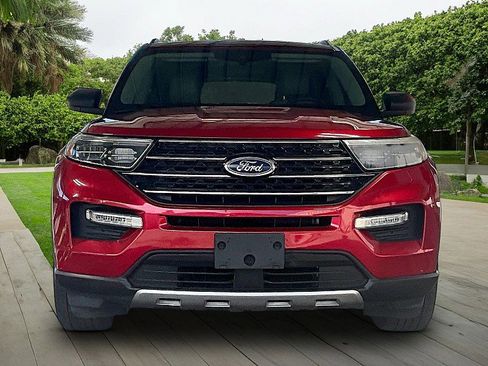 Used 2021 Ford Explorer XLT w/ Equipment Group 202A RWD image 2